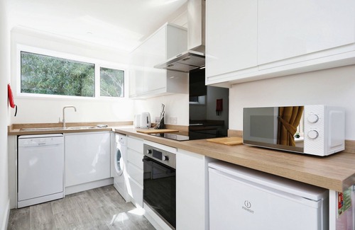 Shanklin Cottage | Gurnard At The Aqua - sleeps 6 guests in 3 bedrooms