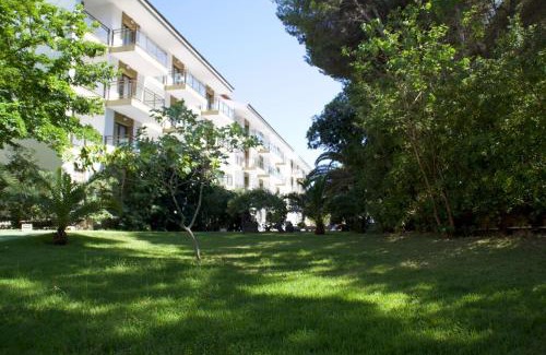 Es Pelats Hotel | Guya Wave Hotel