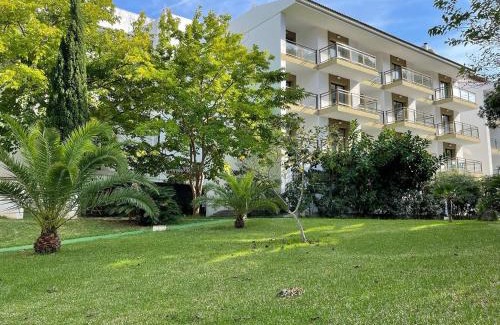 Es Pelats Hotel | Guya Wave Hotel