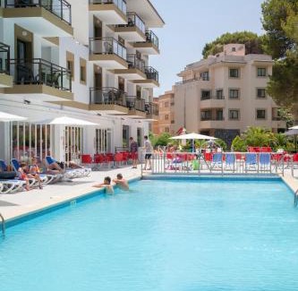 Es Pelats Hotel | Guya Wave Hotel