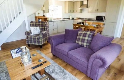 Welsh Frankton Cottage | Gwdihw