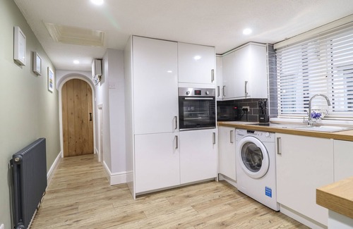 Beaumaris Cottage | GWEL Y MÔR, pet friendly, character holiday cottage in Beaumaris