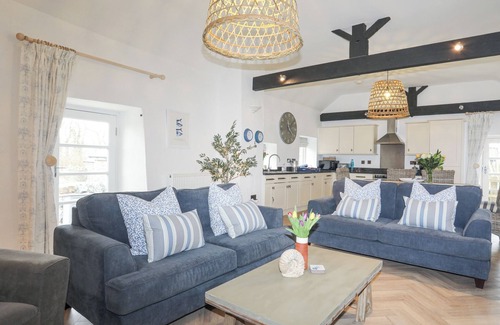 Newborough Cottage | GWEL-Y-RHOS, pet friendly, with open fire in Newborough