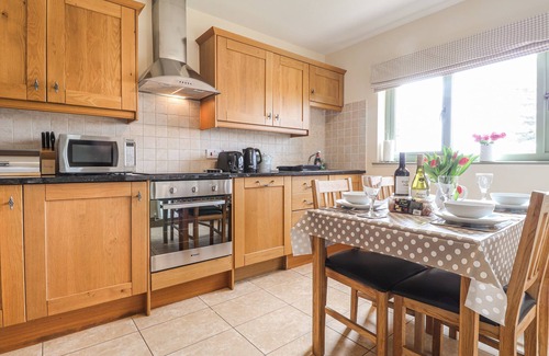 Golden Grove House | GWENNOL COTTAGE, pet friendly, character holiday cottage in Llandeilo