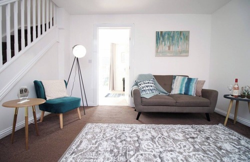 Newport House | Gwent View by Tŷ SA