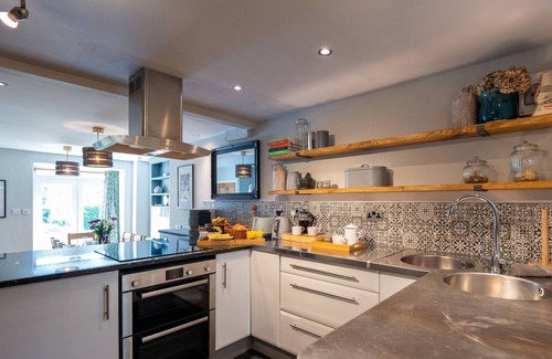 Llanbedr House | GWYNFRYN HOUSE, pet friendly, character holiday cottage in Llanbedr