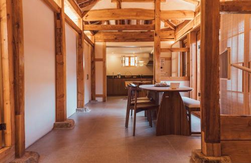 Gahoe-dong Villa | Gyedong Hanok 125