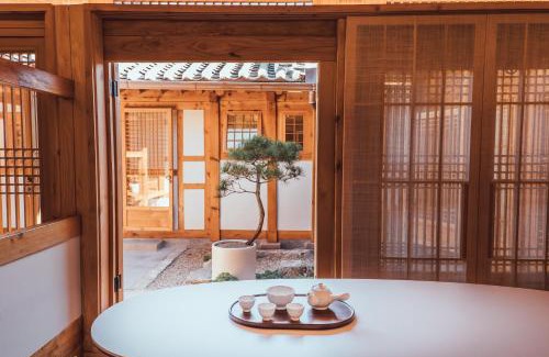 Gahoe-dong Villa | Gyedong Hanok 125