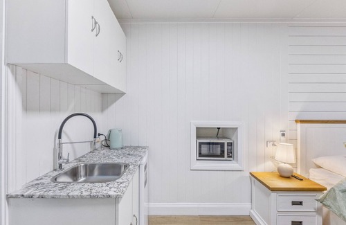 Gympie Apartment | Gympie Cottage StudionAffordable cabin