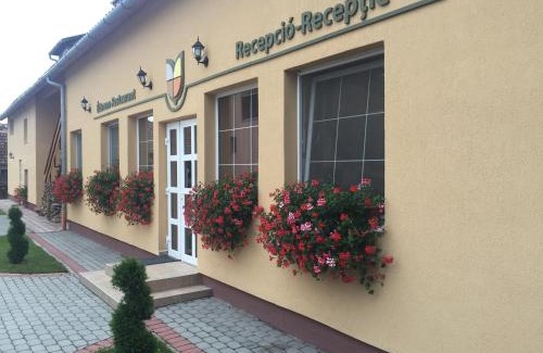 Turia Bed & Breakfast | Gyongyvirag Panzio (Pensiunea Lacramioara)