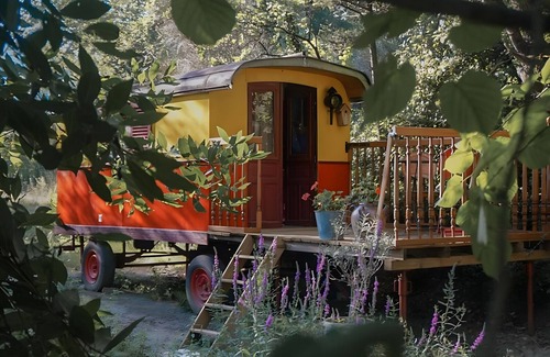 Roynac Apartment | Gypsy Caravan by the Stream - Drôme Provençale (2 people)