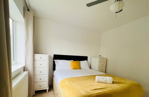 Levenshulme House | Gytes Lane, Manchester with FREE Parking and FREE Wi-Fi