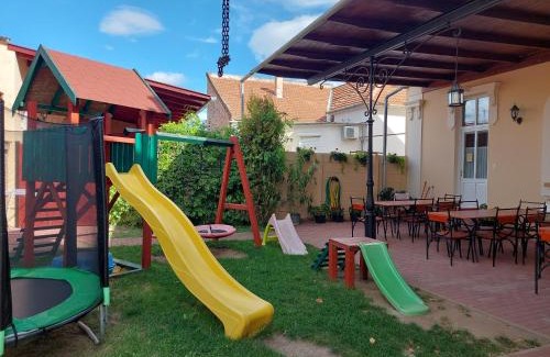 Gyula Apartment | Gyulai Meseház Apartman