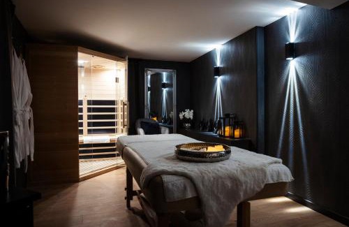 Saint Nicolas - Charles III - Ville vieille - Trois Maisons - Leopold Apartment | Hédoné Suite de luxe et Spa privatif
