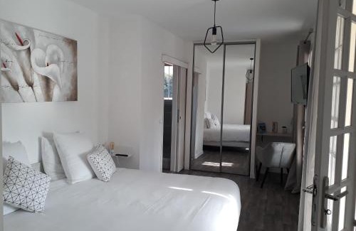 Sainte-Anne du Castellet Hotel | Hôtel Castel Saint Anne