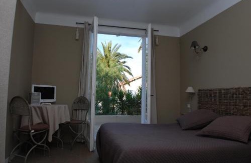 Cros-de-Cagnes Hotel | Hôtel du Bord de Mer "Le Vanillé"