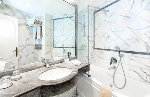 16th Arrondissement Hotel | Hôtel Eiffel Trocadéro