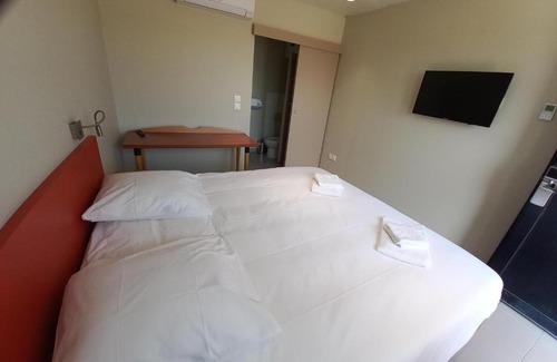 Saint-Jean-de-Marcel Hotel | Hôtel La Croix de Mille