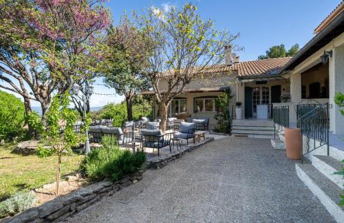 Venasque Hotel | Hôtel La Garrigue & Bar Le Perchoir