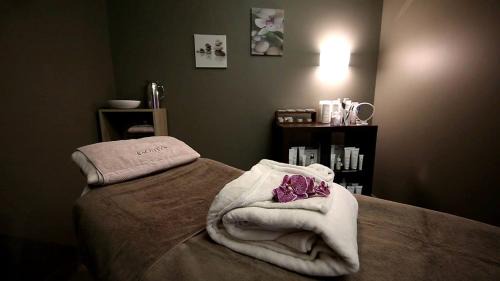 Laval Hotel | Hôtel Restaurants & Spa Perier Du Bignon