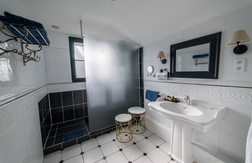 Saint-Maixent-l'Ecole Hotel | Hôtel Saint Martin - La Maison Younan