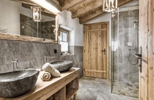 Ladis Ski Chalet | Hüttendorf Ladizium