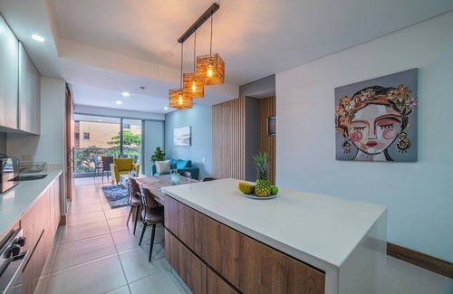 Granada Apartment | H208 - Awesome 2-Bed | 2 Bath | Rooftop Pool | Gym