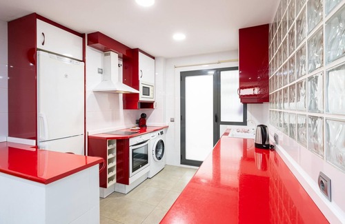 San Felipe Neri Apartment | H2M Alta 20 Smart TV Central Air Conditioning