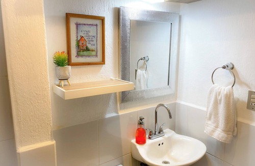 Zona 12 House | Habitacion doble triple H1