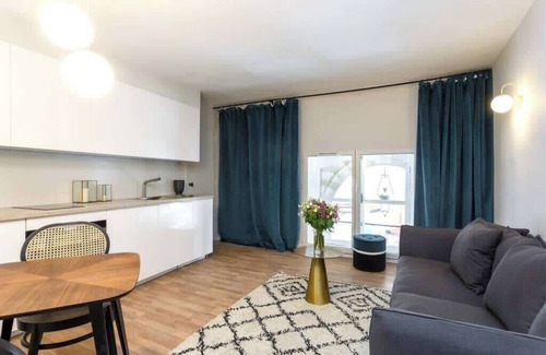 Quartier de la Place-Vendome Apartment | Habitat Parisien -1BR/1BA in front of the Louvre