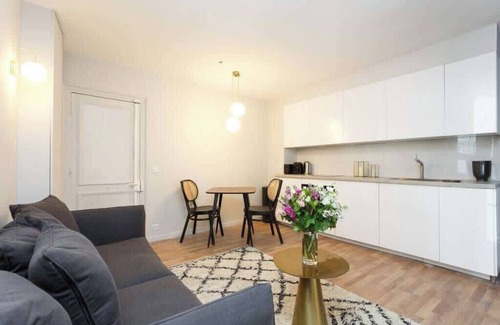 Quartier de la Place-Vendome Apartment | Habitat Parisien -1BR/1BA in front of the Louvre