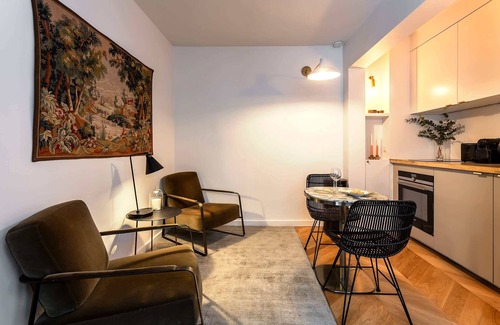 Quartier de la Place-Vendome Apartment | Habitat Parisien-1BR/1BA-in front of the Louvre II