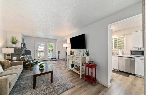Depot Bench Condo | #HabitueHomes - Morris Hill Morrison