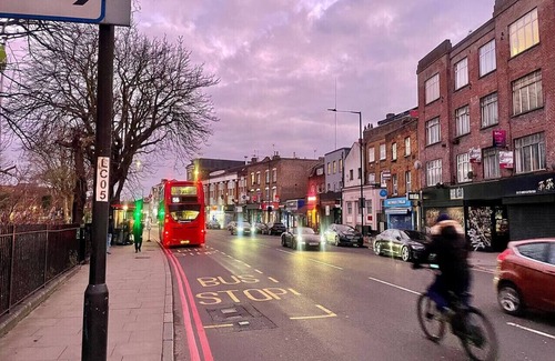 Hackney Downs House | Hackney Suites - Double En-suite Room (B1)