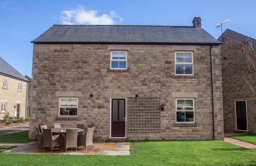 Holestone Moor House | Haddon Cottage - Darwin Lake Holiday Village