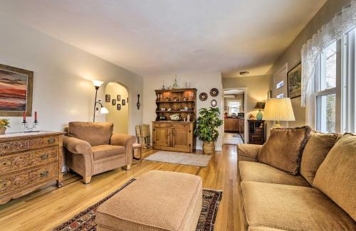Hadley House | Hadley Vacation Rental 24 Mi to Springfield!
