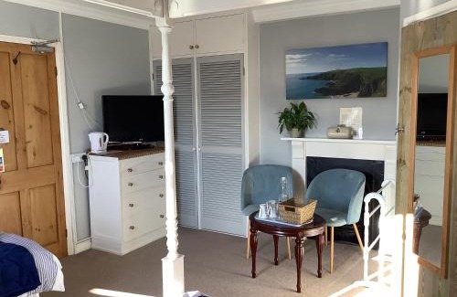 The Lizard Bed & Breakfast | Haelarcher Farmhouse and Helicopter B&B