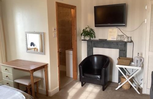 The Lizard Bed & Breakfast | Haelarcher Farmhouse and Helicopter B&B