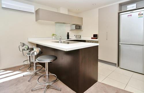 Riccarton House | Hagley Apartment - Christchurch Holiday Homes