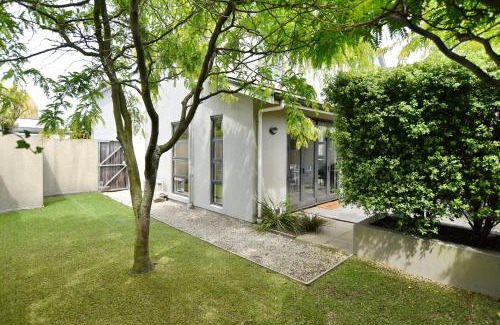 Riccarton House | Hagley Apartment - Christchurch Holiday Homes