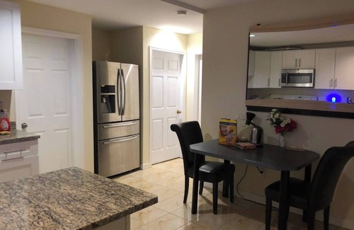 Vancouver South Apartment | Haidy's House- Bmt room 1(ensuite bathroom)