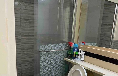 Vancouver South Apartment | Haidy's House- Bmt room 1(ensuite bathroom)