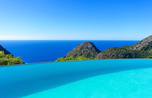 Saba Villa | Haiku House, an amazing wooden villa situated in a tropical forest