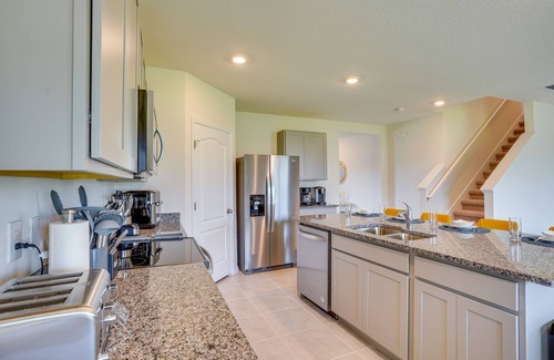 Haines City House | Haines City Home w/Pool Access ~ 25 Mi to Disney!