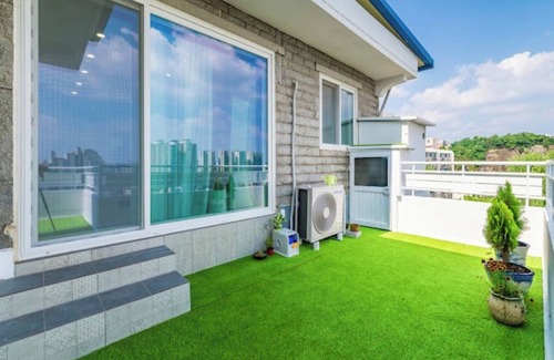 Changsin-dong House | Haiyan sky "Bright cottage in the city with color close to the sky"nn