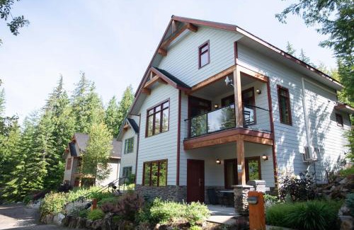 Nakusp Resort | Halcyon Hot Springs Resort
