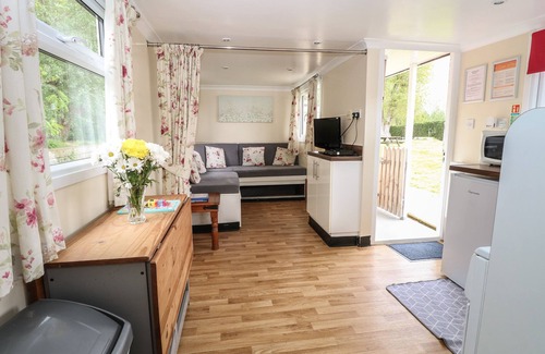 Stalham Cottage | HALCYON, pet friendly, with a garden in Stalham