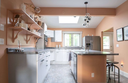 Bayfield House | Hale House, Customizable Historic Gem in downtown Bayfield