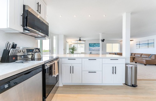 Punaluu House | Hale Kahakai - Oceanfront Retreat - Direct Beach Access