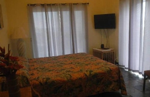 Captain Cook House | HALE POHAKU HOUSE OF ROCK